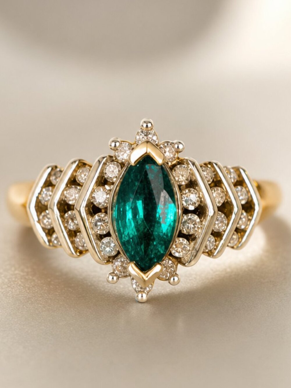 Green Queen Majesty Emerald Diamond Solid Gold Ring